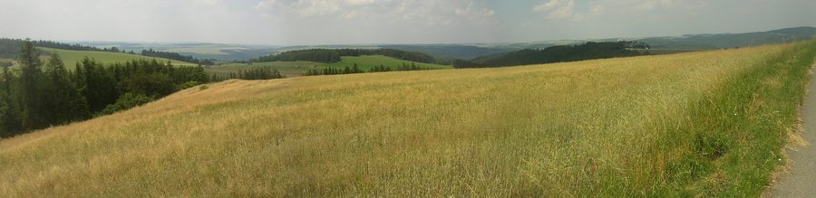 Vista panoramica della campagna dalla strada Podmokly–Hradiště verso nord-ovest e nord