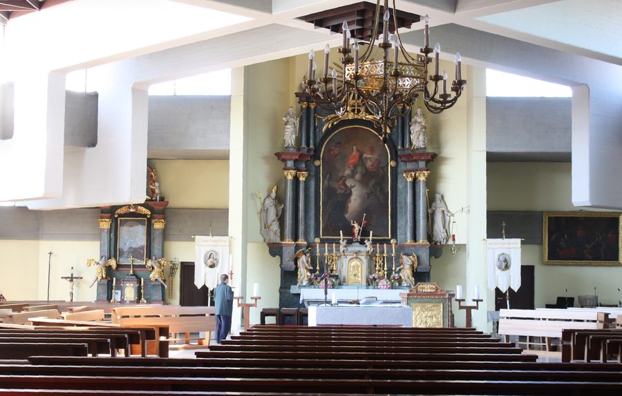 Vista interna della chiesa del villaggio ad Apetlon