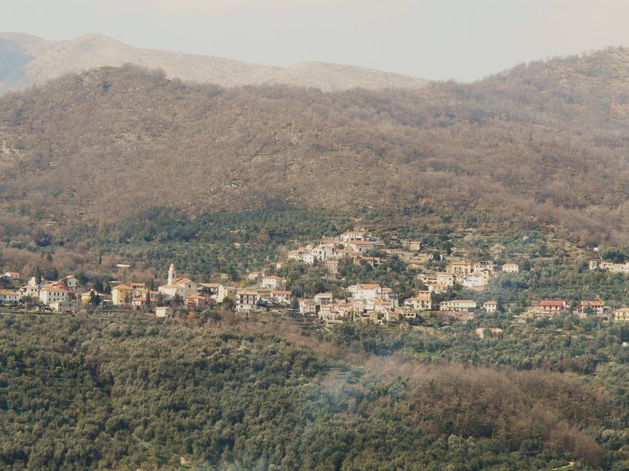 Panorama di Pantasina a Vasia, Liguria