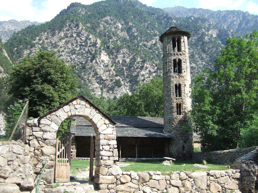 Complesso ecclesiastico romanico di Santa Coloma d’Andorra con campanile