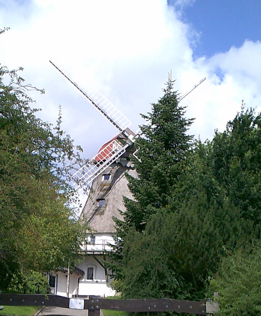 Mulino a torre olandese con galleria a Grödersby, Schleswig-Holstein