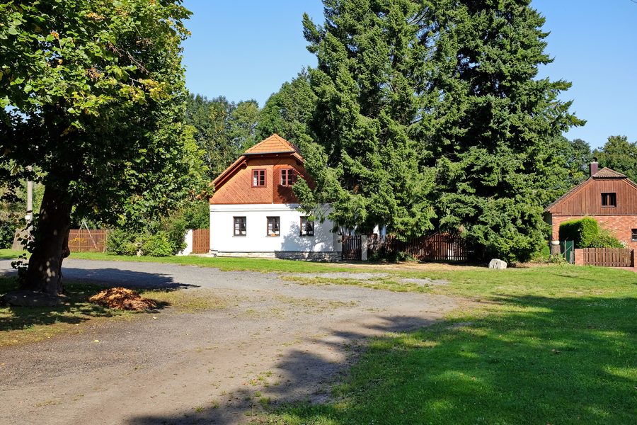 Case del villaggio sulla piazza del paese di Mnichov nell’Okres Domažlice