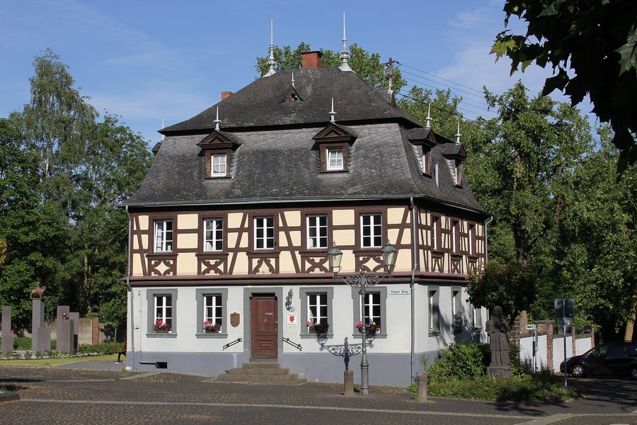 Municipio di Bassenheim in Walpotplatz
