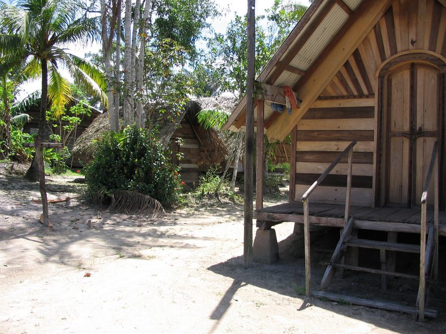 Foresta pluviale e villaggi in Suriname