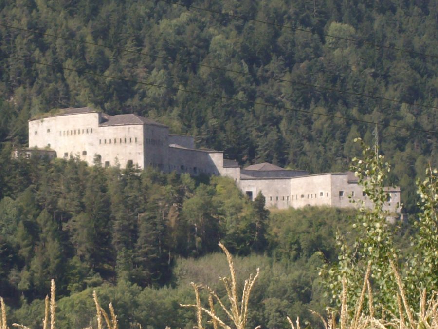 Fortezza in Italia, che mostra il lato sud della fortezza superiore