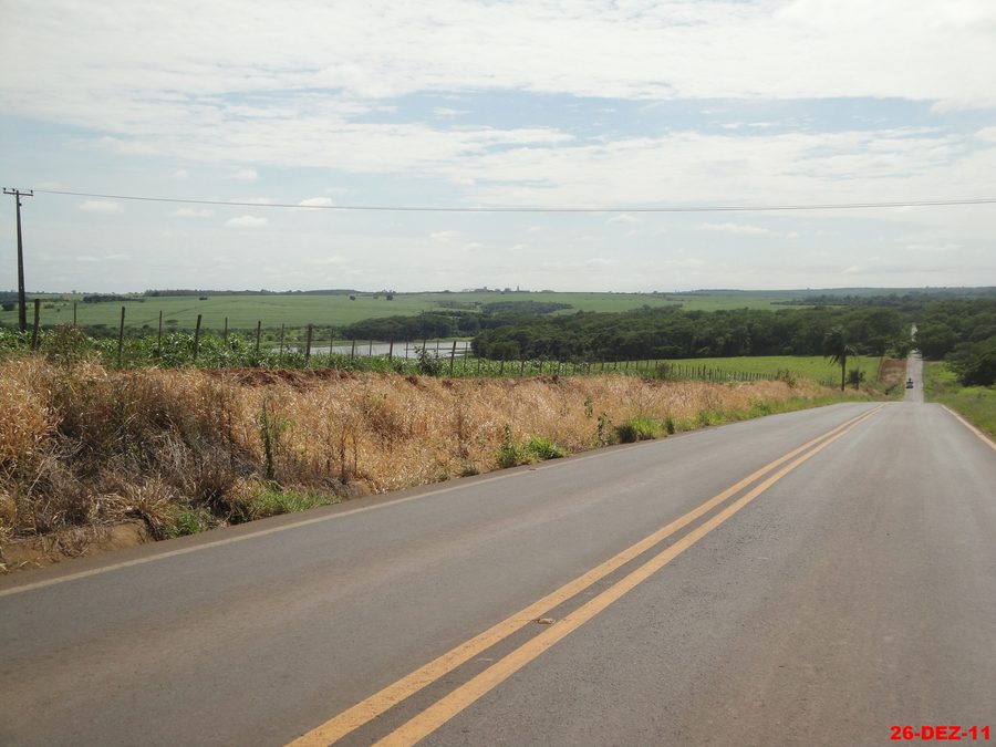 Il Rio Dourado sulla strada di collegamento Lins–Tangará