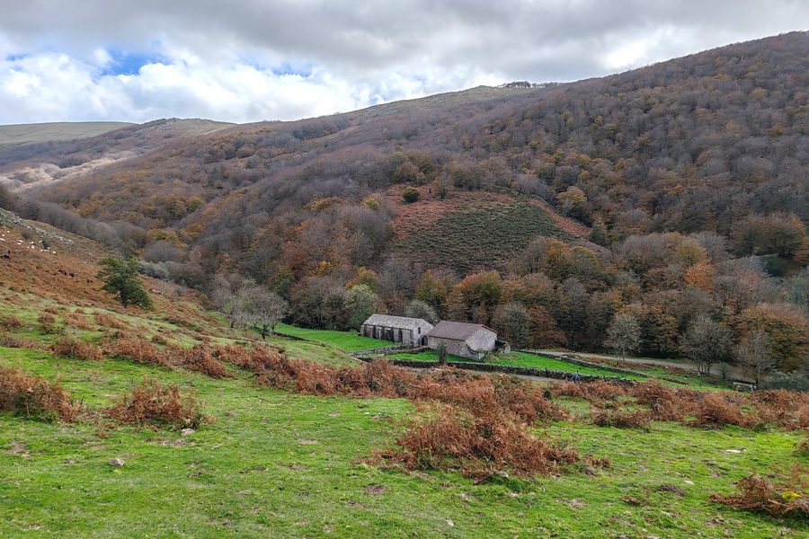 Eremo e ospedale di Belateko Ama Birjina in autunno