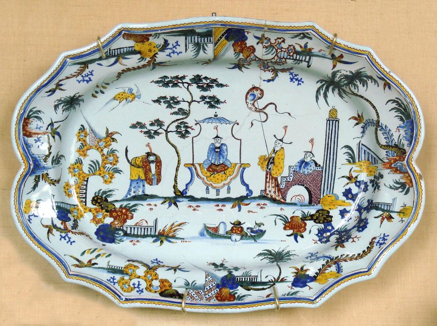 Oggetto storico in maiolica di Sinceny del XVIII secolo