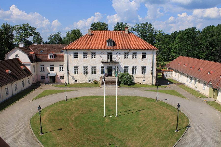 Edificio principale del maniero storico di Rogosi
