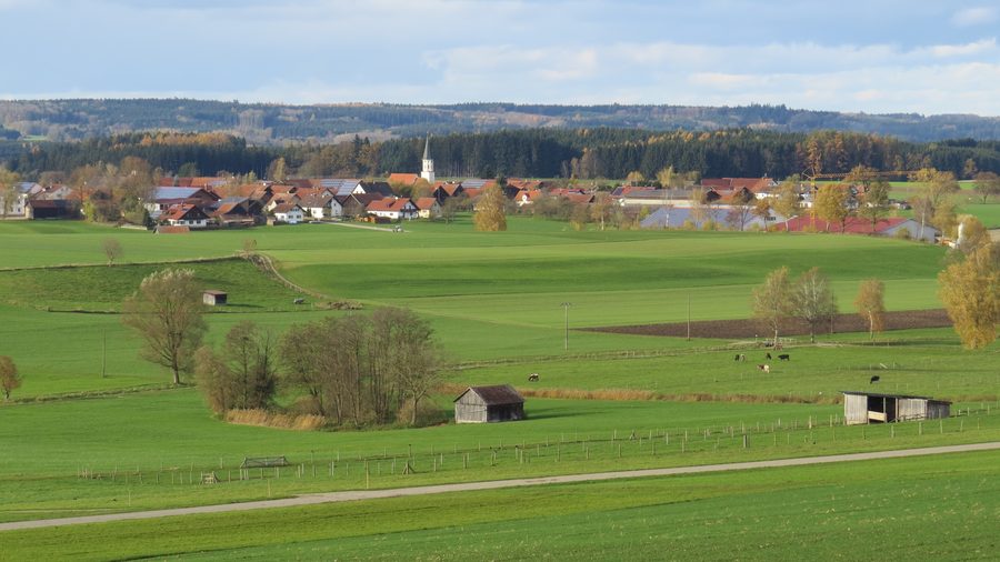 Erisried nel comune di Stetten, nel distretto dell’Unterallgäu, visto da sud-est