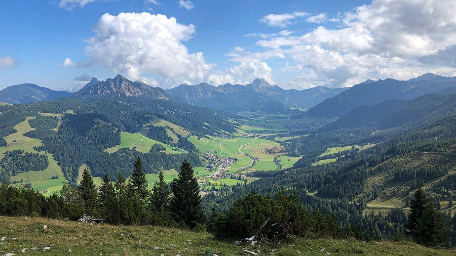 Vista su Zöblen nella Tannheimer Tal dal Wannenjoch