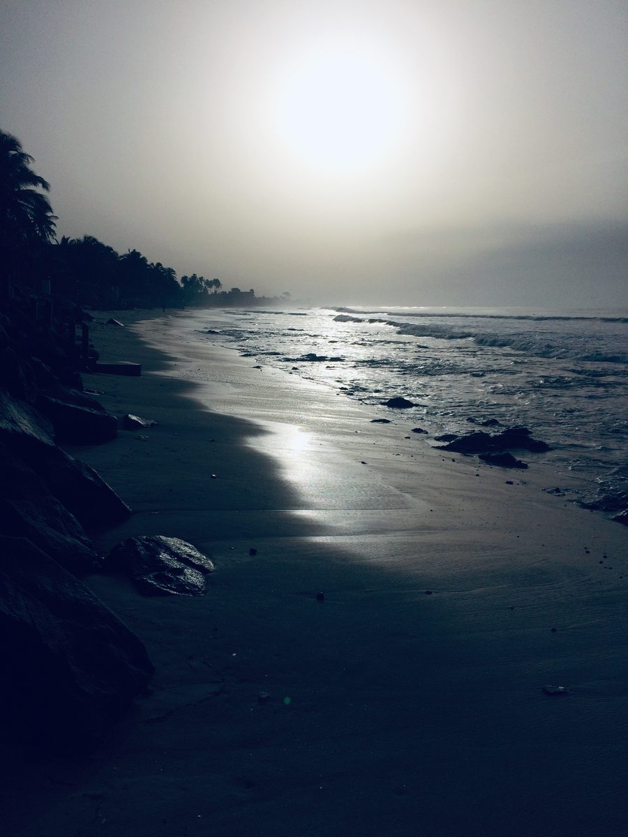 Spiaggia e costa di Kokrobite in Ghana
