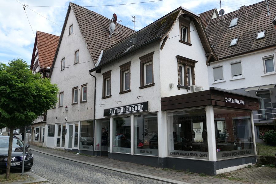 Storiche case a graticcio e residenziali sulla Neckarsteige a Nürtingen