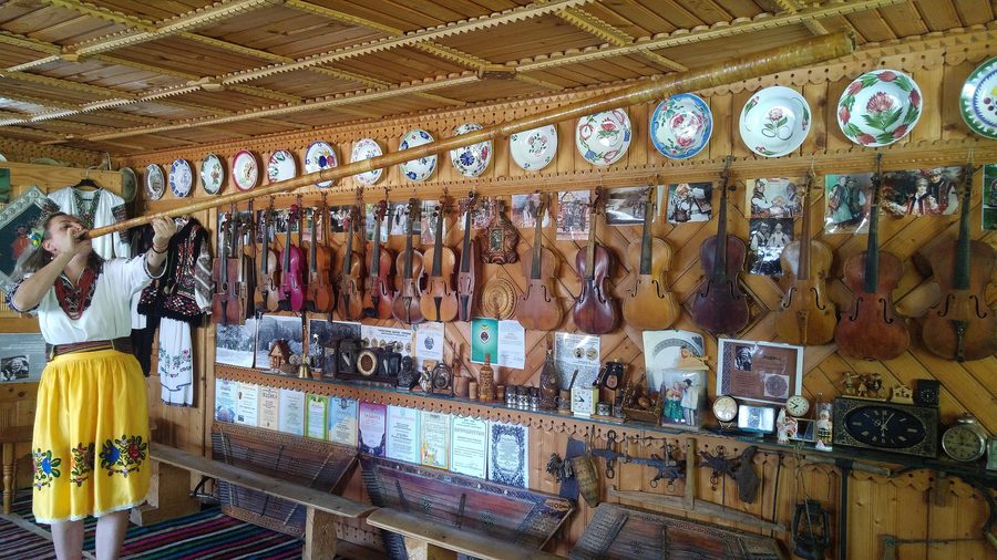 Trembita tradizionale nel museo di Verkhovyna