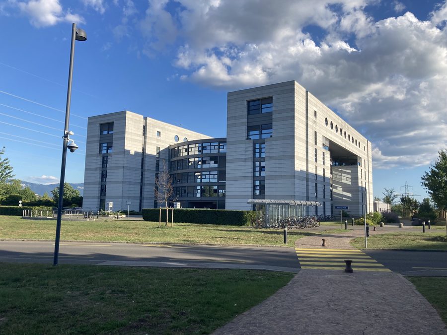 Edificio 40 del CERN presso il sito di ricerca a Meyrin