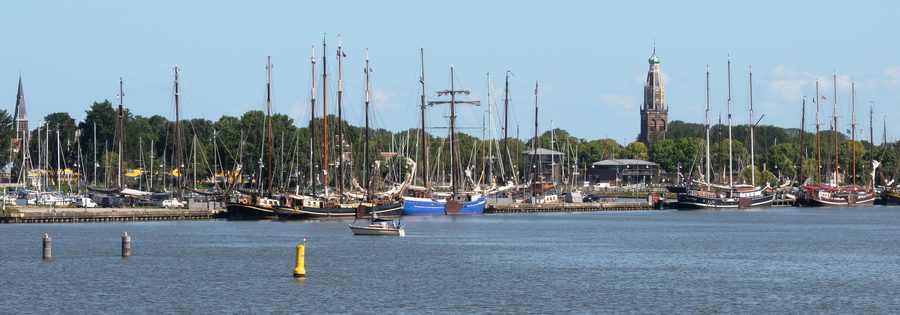 Vista sulla città storica e sul porto di Enkhuizen sull’IJsselmeer