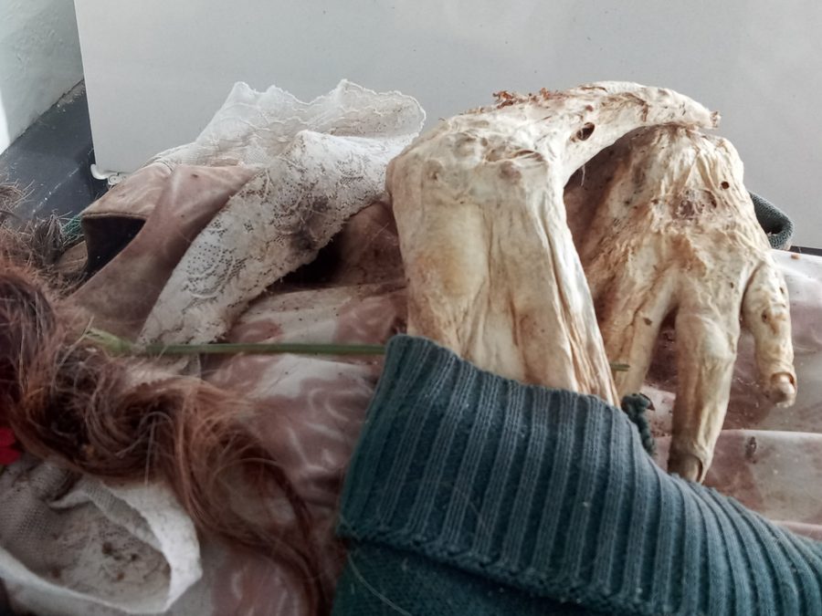 Mani e capelli conservati di una delle mummie di San Bernardo nel mausoleo comunale