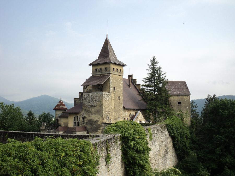 Storico castello di Ostrožac presso Cazin in Bosnia ed Erzegovina