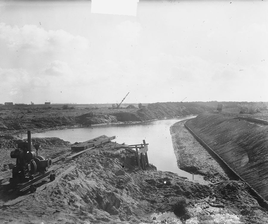 Ripresa storica del porto di Werkendam in costruzione durante il prosciugamento del Biesbosch