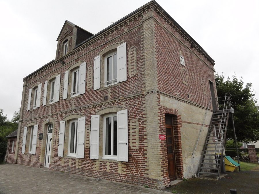 Municipio e biblioteca di Mentheville nel dipartimento della Seine-Maritime