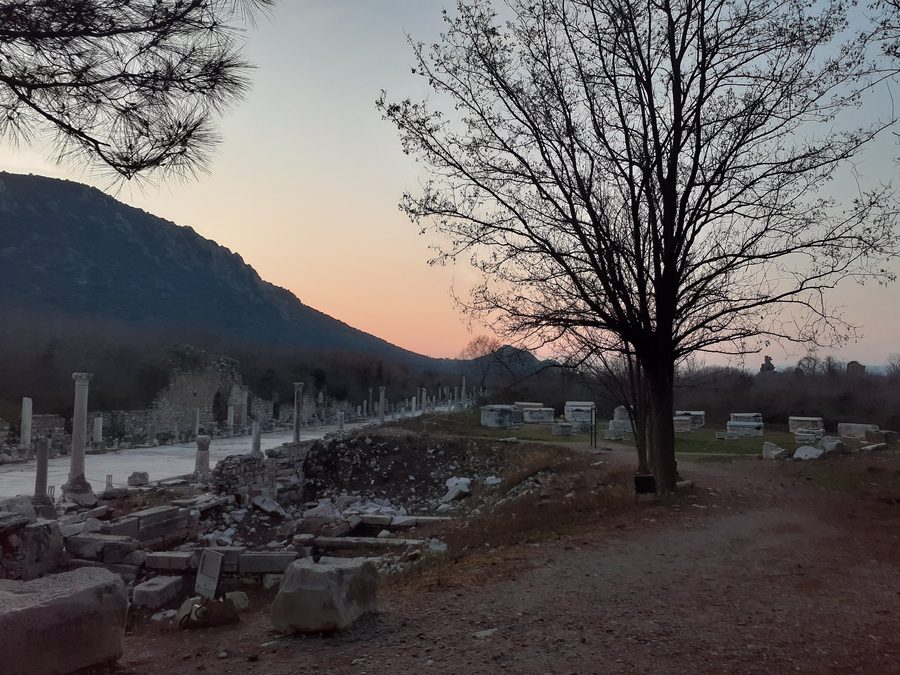 Rovine di Efeso nell’Egeo turco al tramonto