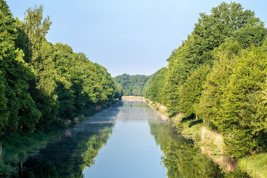 Vecchio tratto del canale Dortmund-Ems presso Senden con vista sul canale e sul paesaggio delle rive