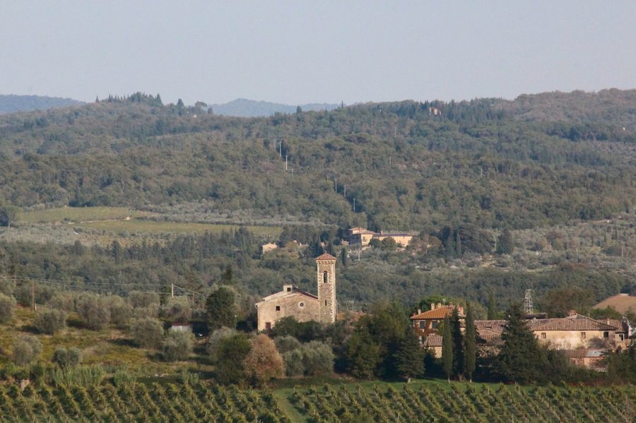Vista esterna della chiesa di San Filippo a San Filippo a Ponzano presso Barberino Val d'Elsa in Toscana