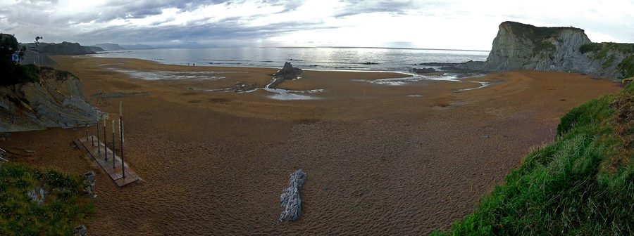 Panorama delle spiagge di Arrietara e Atxabiribil a Sopelana nei Paesi Baschi