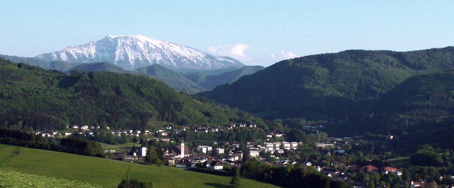 Vista su Scheibbs e l'Ötscher nel paesaggio del Mostviertel