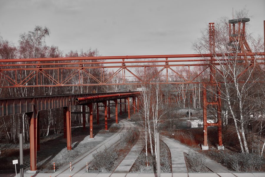 Sovrappasso ferroviario nell'area della miniera Zollverein a Essen