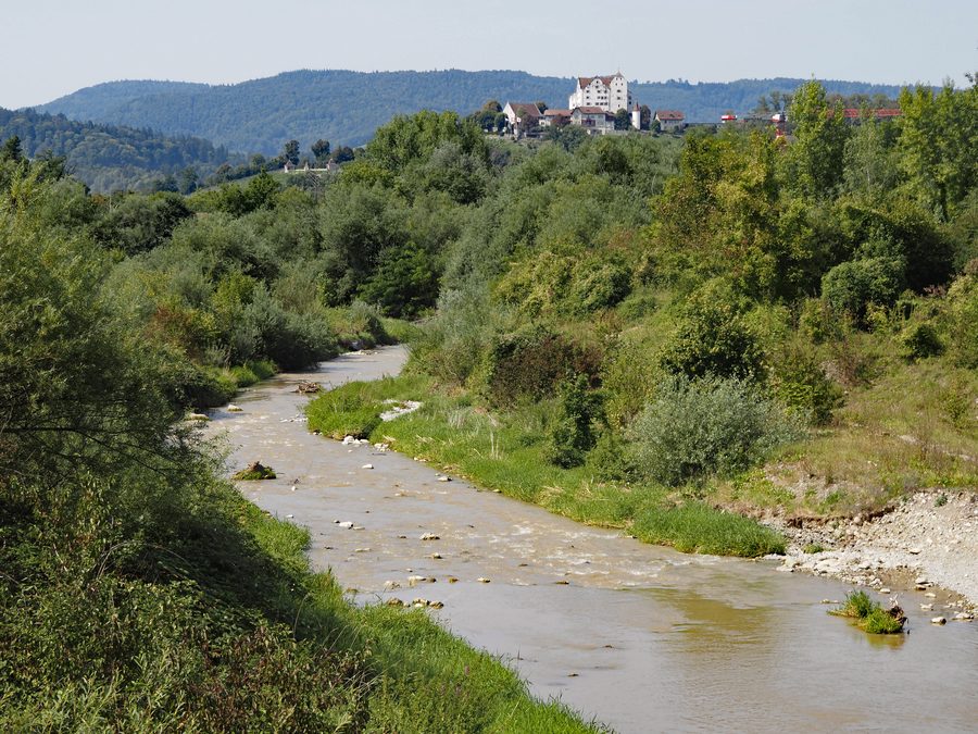 Castello di Wildegg nel paesaggio presso Möriken-Othmarsingen nel Canton Argovia