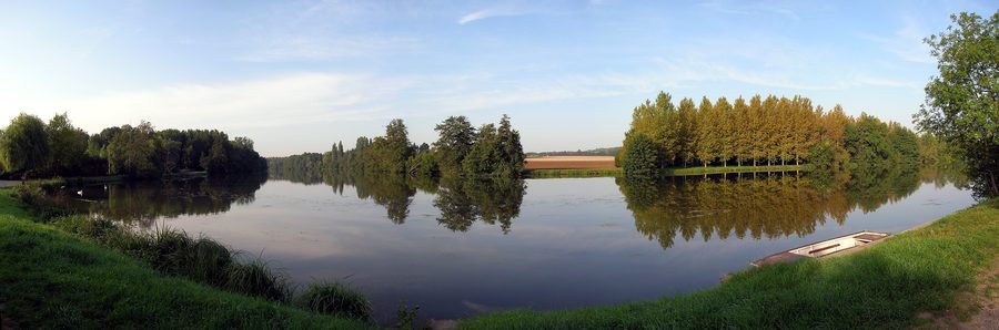 La Yonne presso Armeau in un paesaggio fluviale rurale