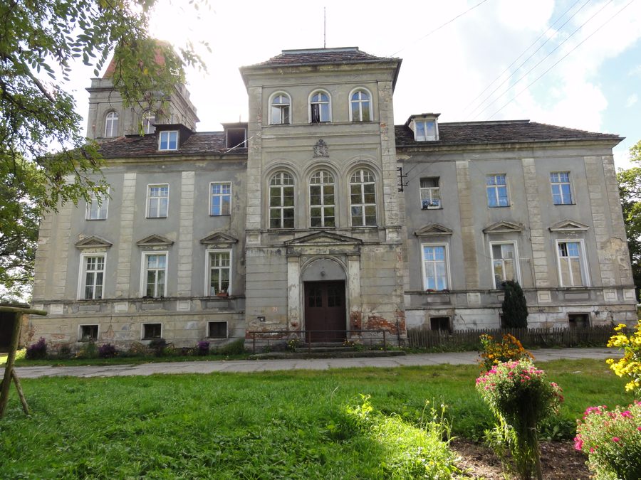 Palazzo del 1860 a Brzostowa, vista frontale