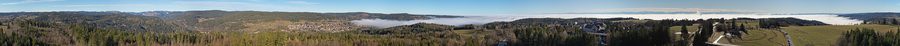 Vista panoramica dalla torre Rothaus-Zäpfle sulla Foresta Nera meridionale fino alle Alpi