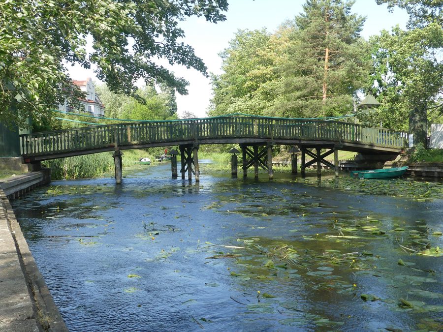 Ponte alla foce del fiume Ełk che sfocia nel lago Ełk