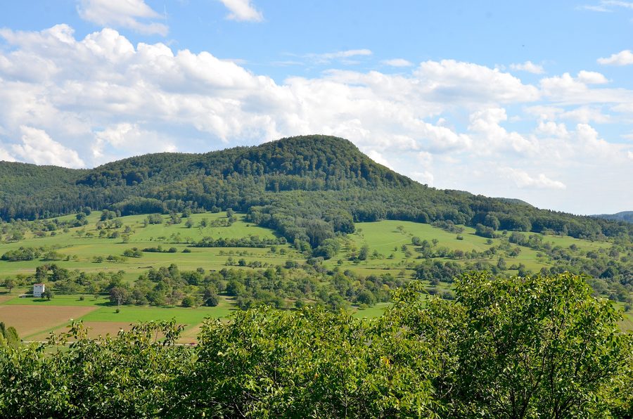 Filsenberg presso Mössingen-Öschingen con la valle dell’Öschenbach e le aree protette paesaggistiche sull’Albtrauf