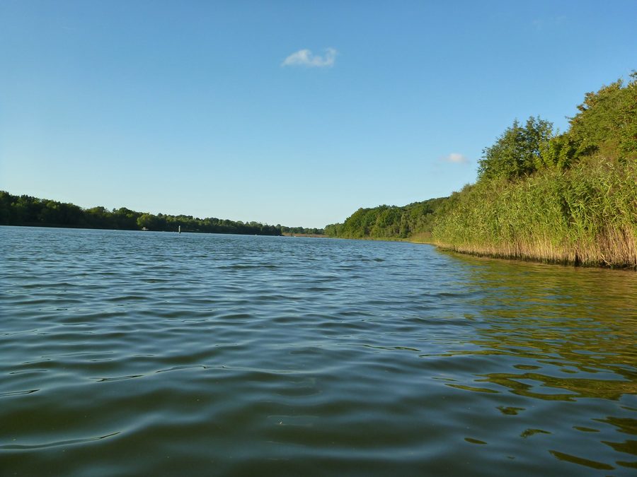 Vista dalla riva orientale del Flemhuder See verso nord in direzione del Nord-Ostsee-Kanal