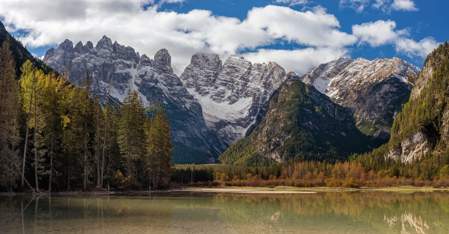 Cime dolomitiche del gruppo del Cristallo sopra il Lago di Landro