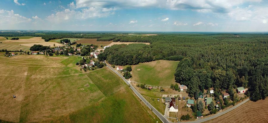 Ripresa aerea di Luppedubrau, una frazione del comune di Radibor in Sassonia