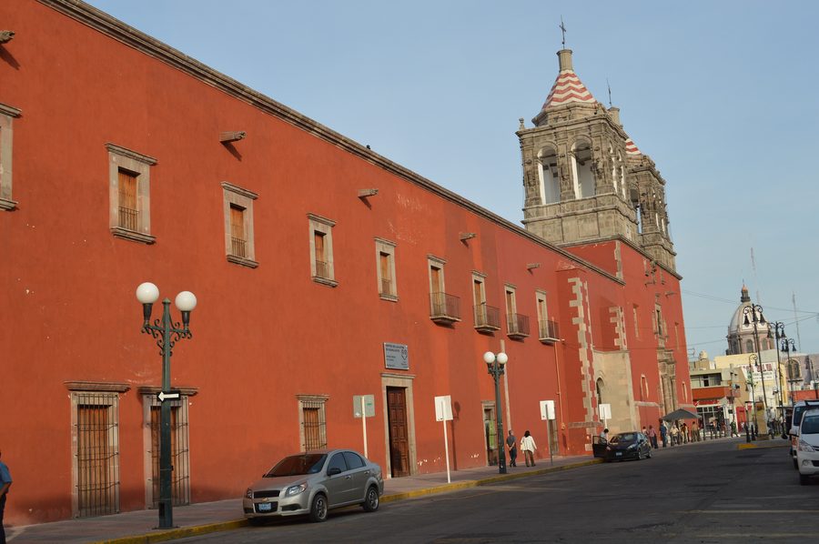 Vista del Tempio di San Agustín e dell'ex monastero a Salamanca, Guanajuato, Messico