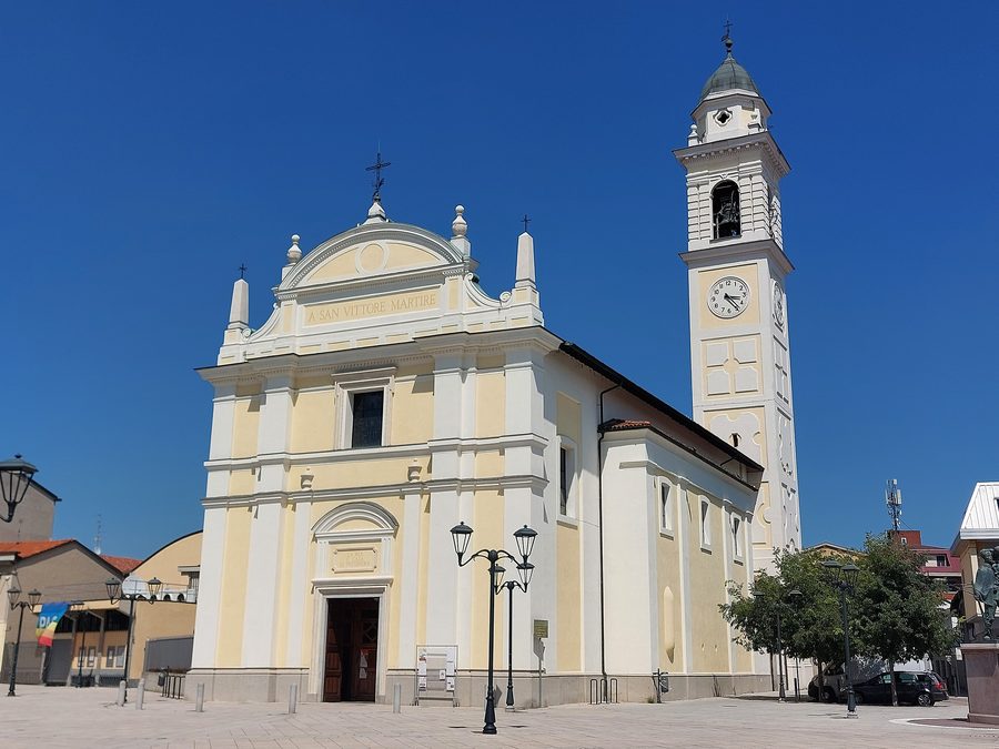 Vista esterna della chiesa San Vittore Martire a Locate di Triulzi
