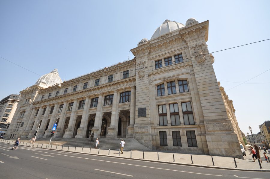 Edificio neoclassico del Museo Nazionale della Storia della Romania a Bucarest