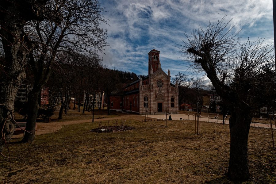 Chiesa dell'Immacolata Concezione di Maria a Dubí, vista dalla via Ruská