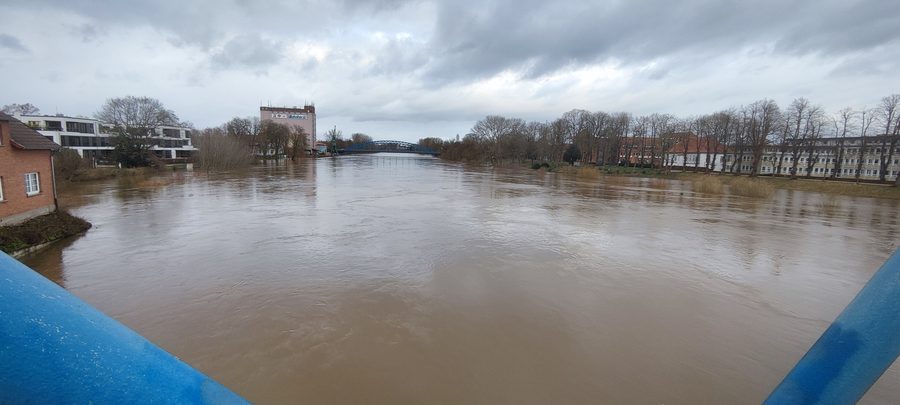 Piena della Weser a Nienburg, vista dal ponte Wesertor verso nord