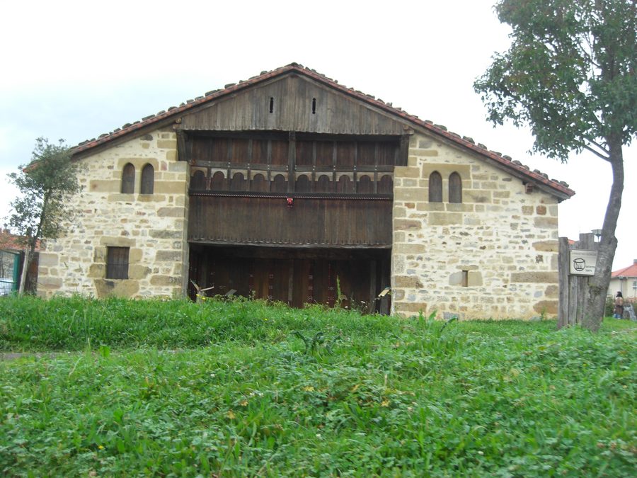 Casale storico Landetxo Goikoa a Mungia