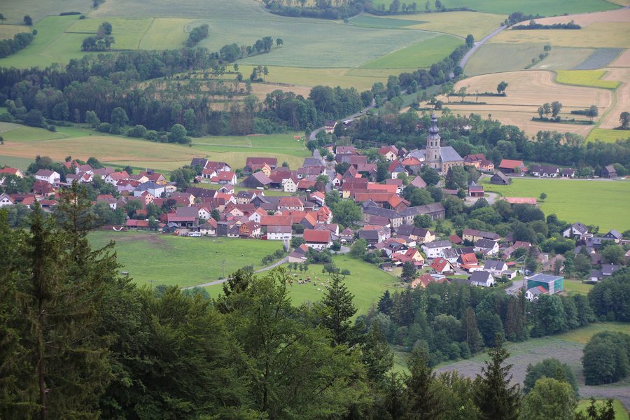 Vista su Seibelsdorf, una frazione di Marktrodach, dalla Radspitze