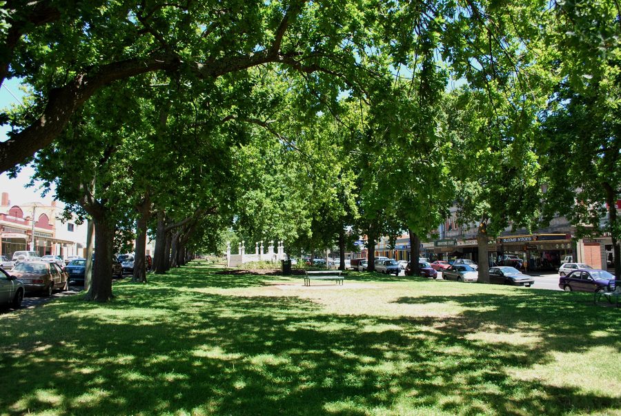 Parco nella via principale di Terang, Victoria