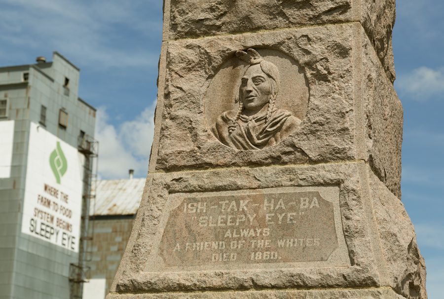 Monumento a Ish-tak-ha-ba a Sleepy Eye, Minnesota