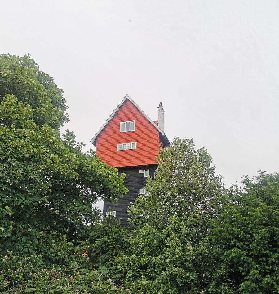 La House in the Clouds, un ex serbatoio idrico caratteristico a Thorpeness