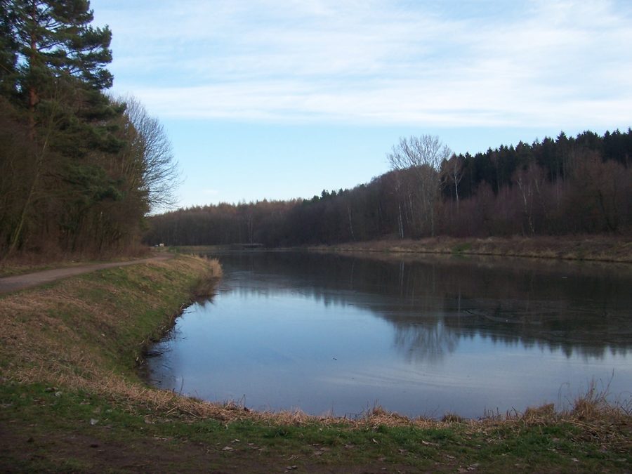 L’Ölgrundteich con il Planteurhaus Walbeck sullo sfondo